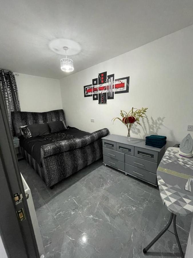 3 Bedroom Whalley Aparthotel Burnley Bagian luar foto