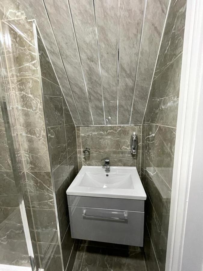 3 Bedroom Whalley Aparthotel Burnley Bagian luar foto