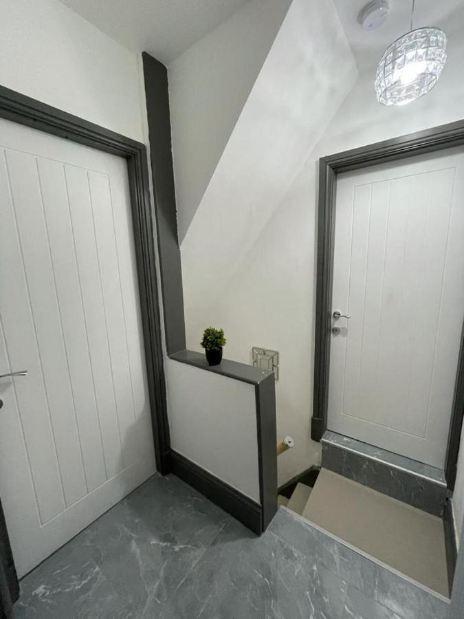 3 Bedroom Whalley Aparthotel Burnley Bagian luar foto