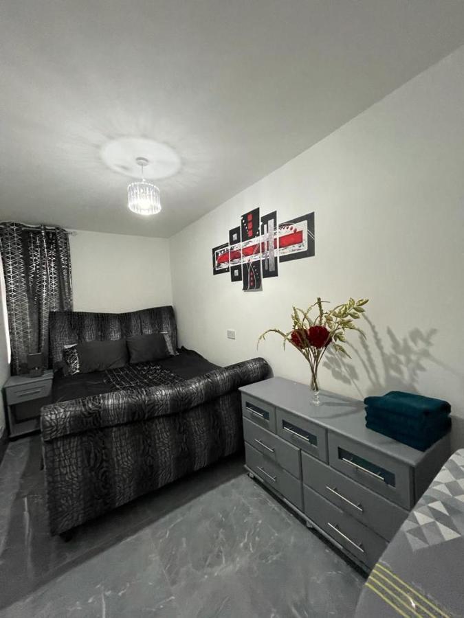 3 Bedroom Whalley Aparthotel Burnley Bagian luar foto