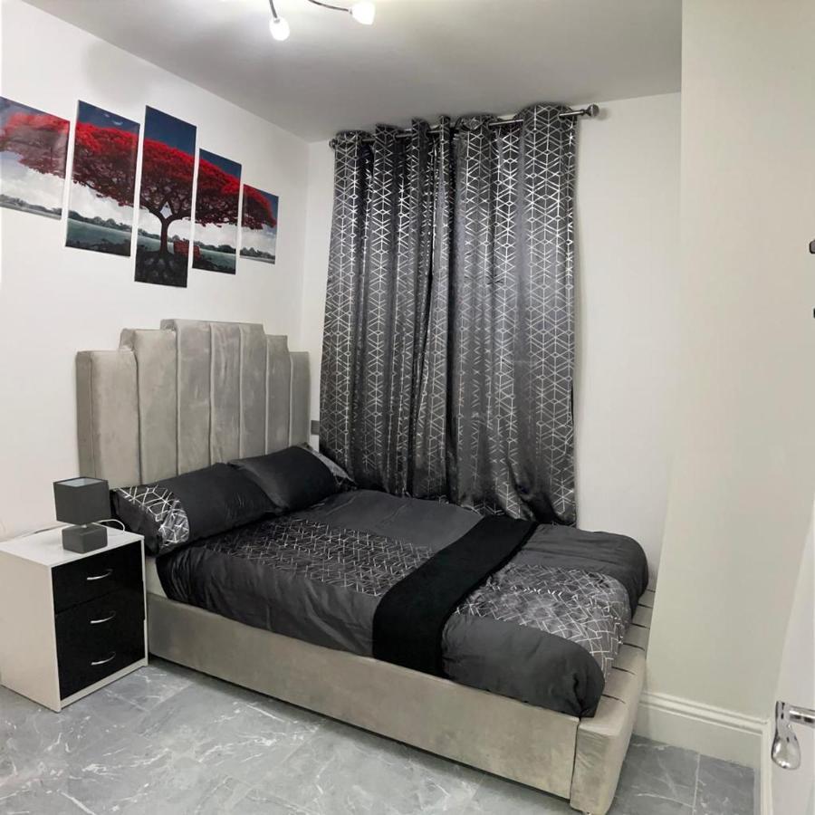 3 Bedroom Whalley Aparthotel Burnley Bagian luar foto