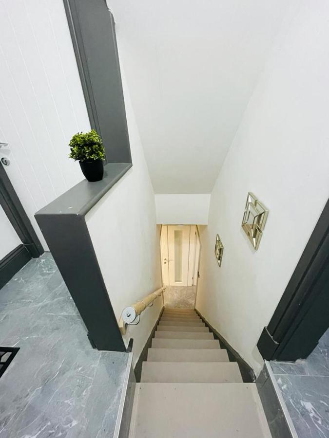 3 Bedroom Whalley Aparthotel Burnley Bagian luar foto